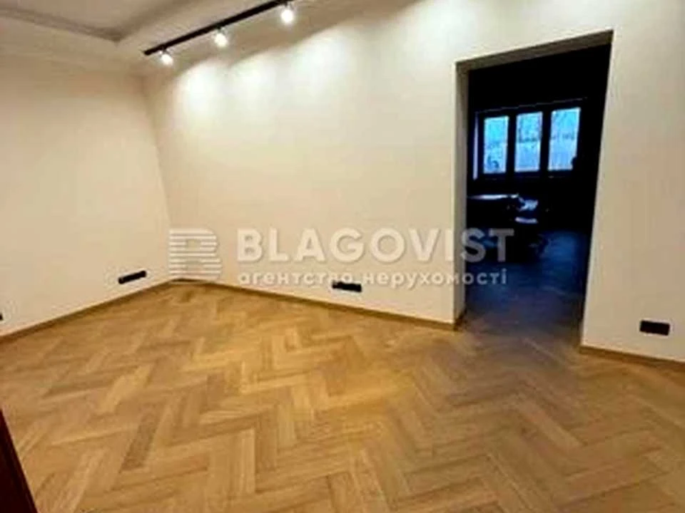Будинок. Київ, Ломаківська вул.