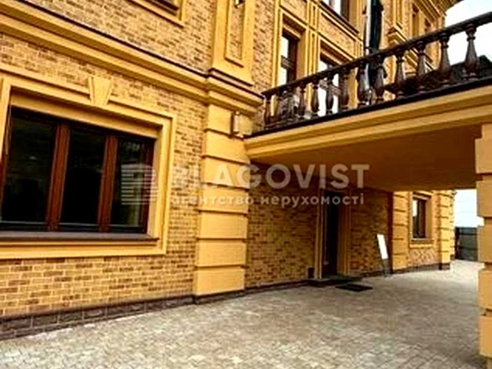 Будинок. Київ, Ломаківська вул.