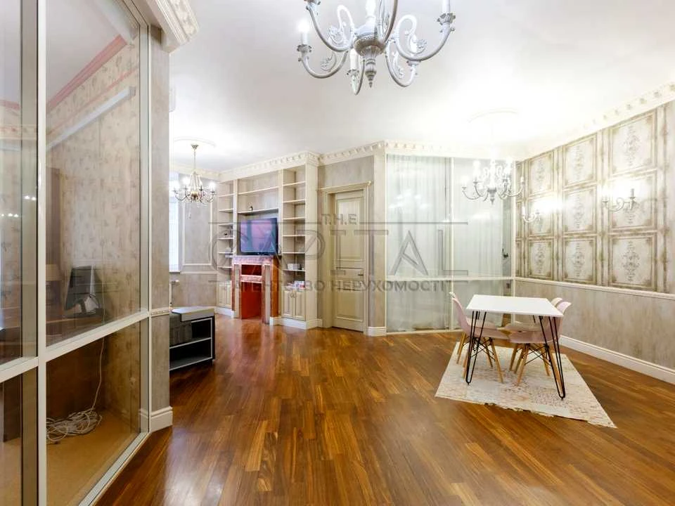 Apartment. Eugene Konovalets Street, Kyiv