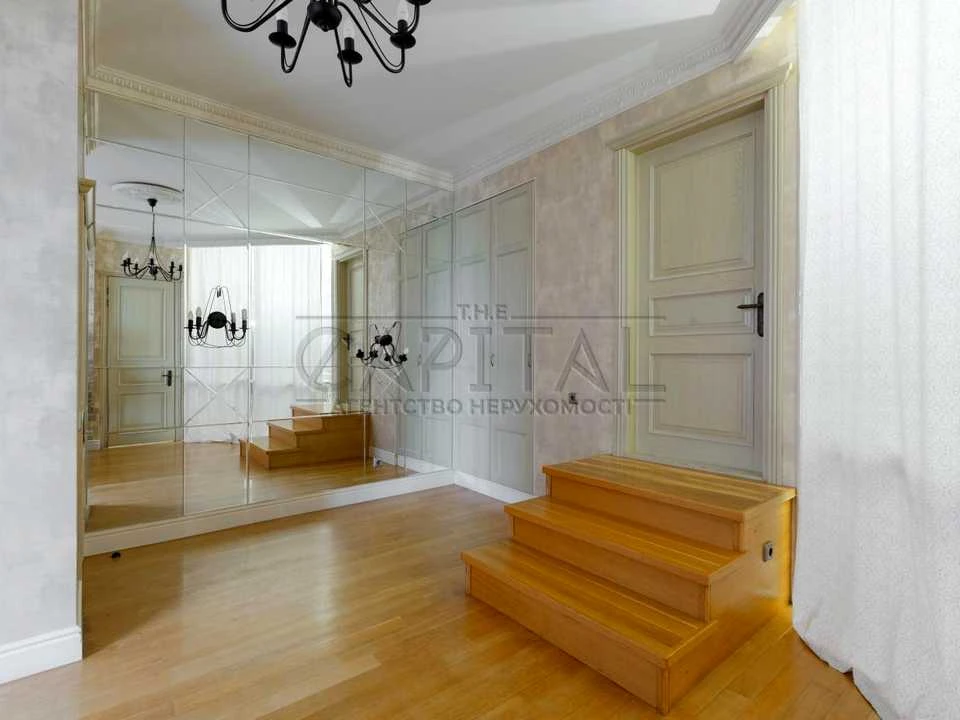 Apartment. Eugene Konovalets Street, Kyiv