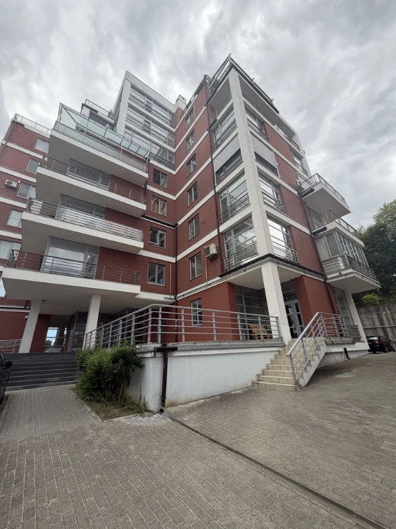 For sale: Exclusive 5-room apartment in a new complex