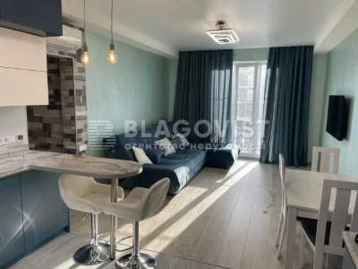 Sale of a 3-room apartment in the New England Maksimovych 24b, near the Holosiyiv metro station.