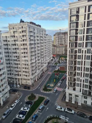 Sale of a 3-room apartment in the New England Maksimovych 24b, near the Holosiyiv metro station.