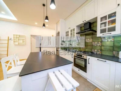 Apartment. Kyiv, Olesia Honchar St.