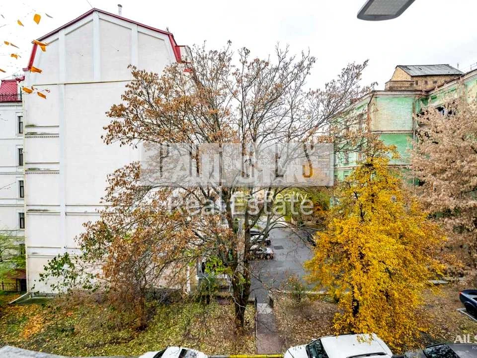 Apartment. Kyiv, Olesia Honchar St.