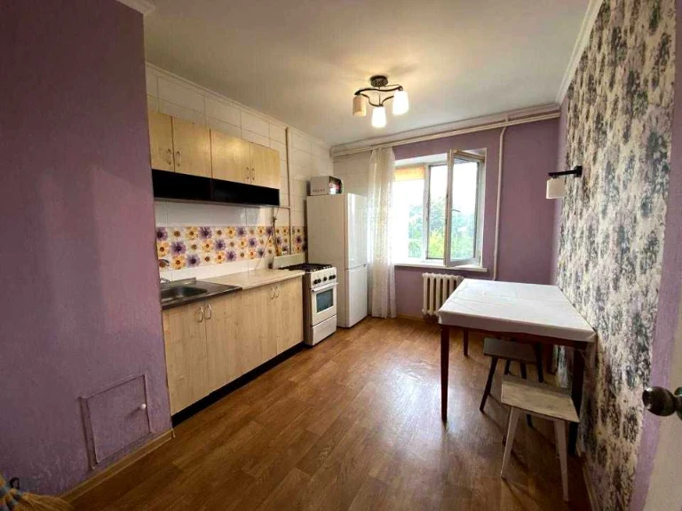 Apartment. Дніpro, residential area Topola-3, street.