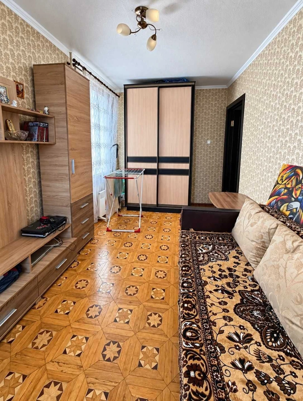 Продам 3к квартиру р-н Завод Шевченко Метро Майдан Коституці