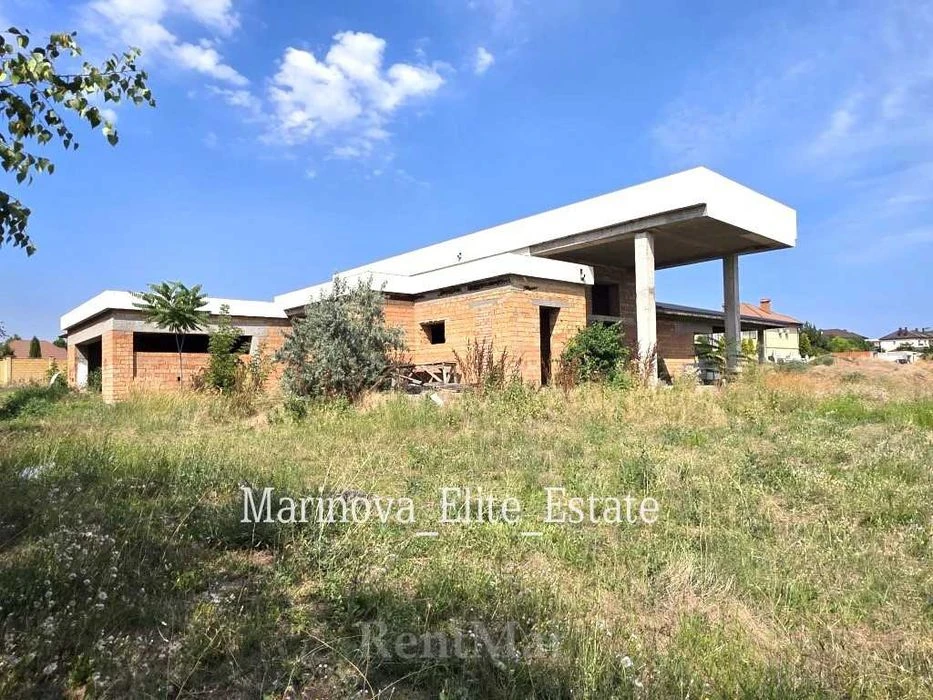 One-story brick house from builders 300 m 15 acres Sovyn