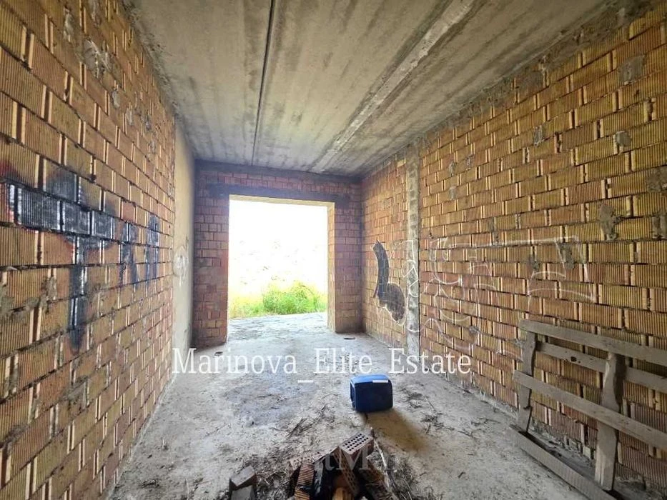 One-story brick house from builders 300 m 15 acres Sovyn
