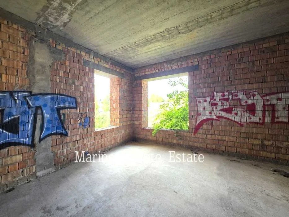 One-story brick house from builders 300 m 15 acres Sovyn
