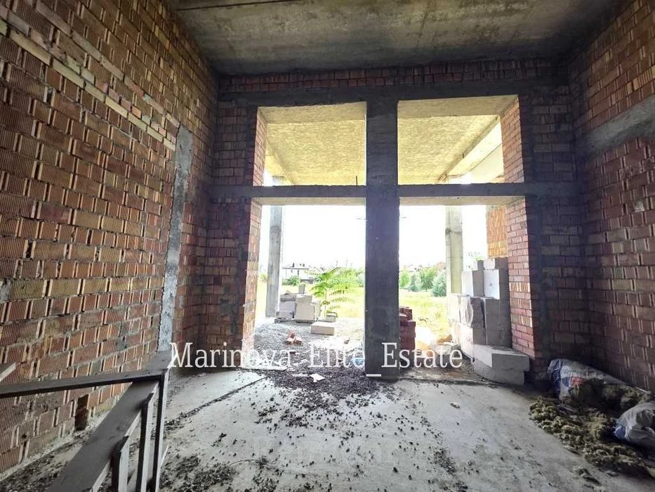 One-story brick house from builders 300 m 15 acres Sovyn