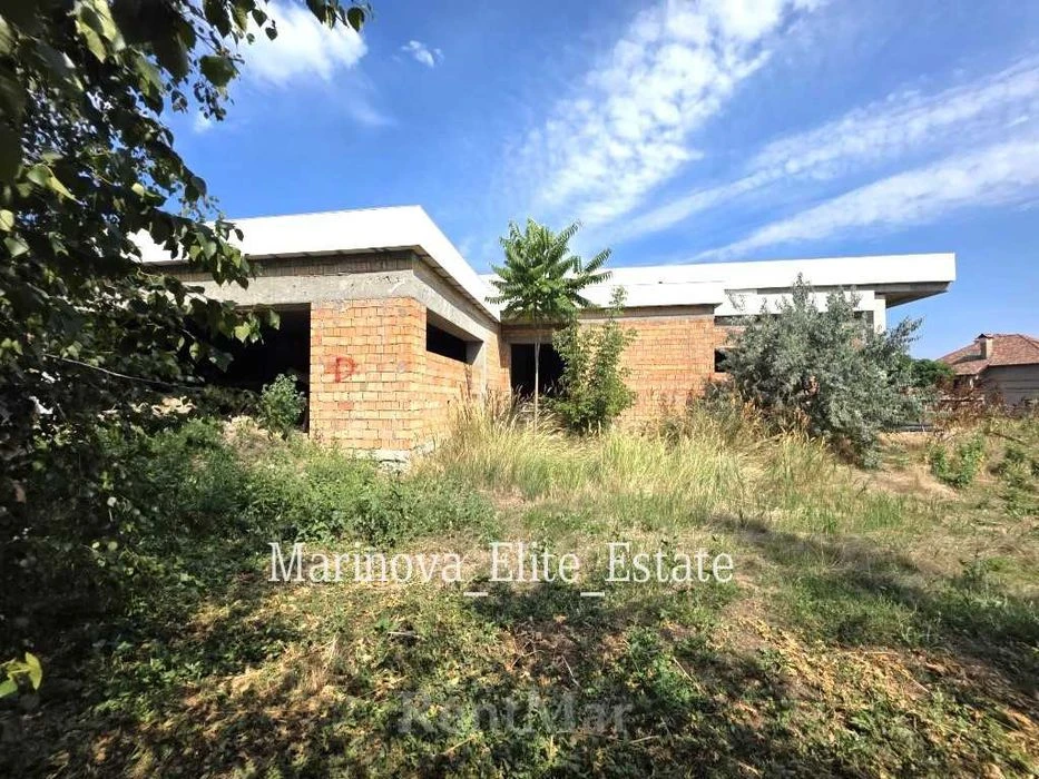 One-story brick house from builders 300 m 15 acres Sovyn