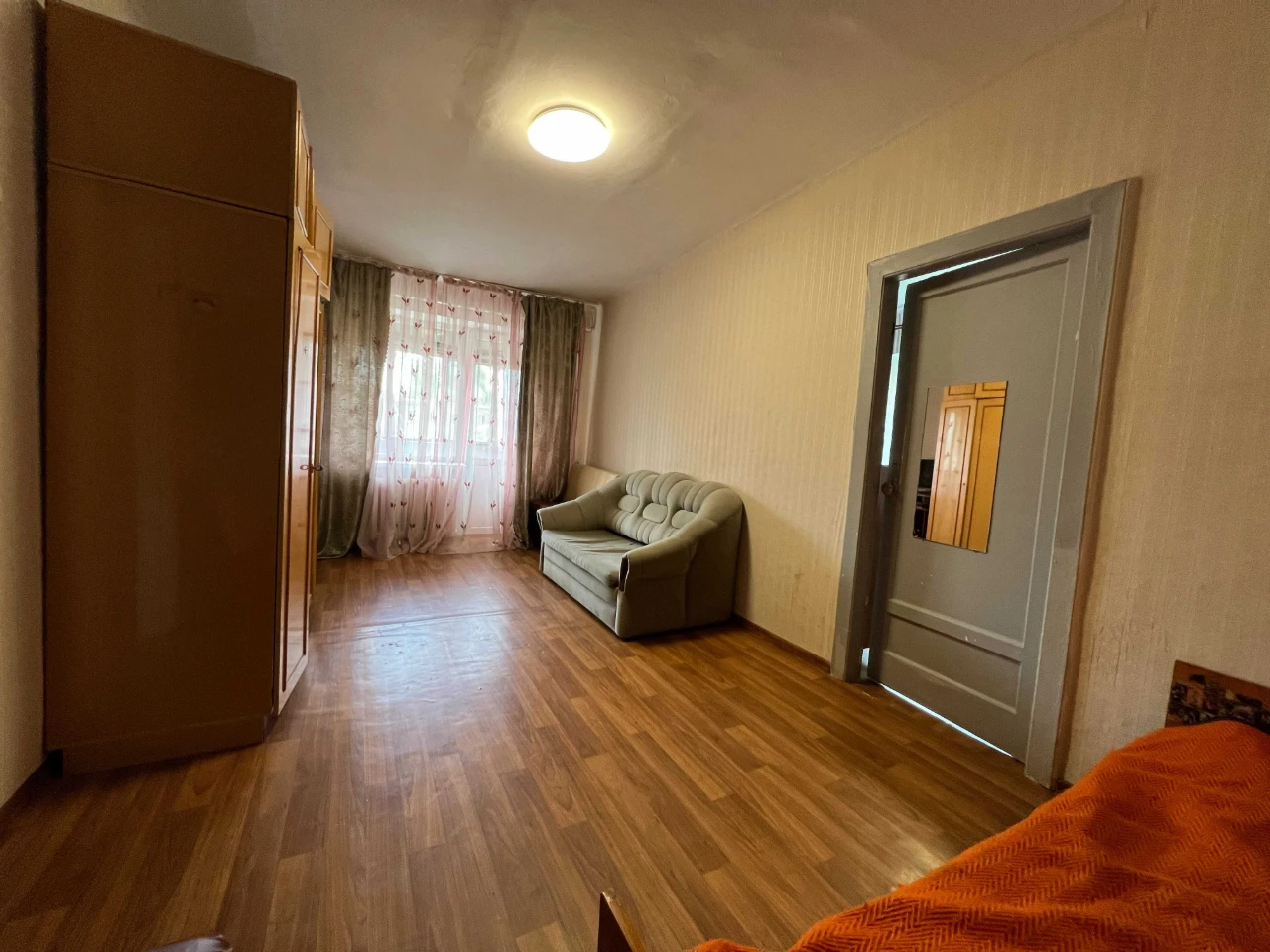 2-room apartment on Chernakhovskogo/Teniista Park Pobedy