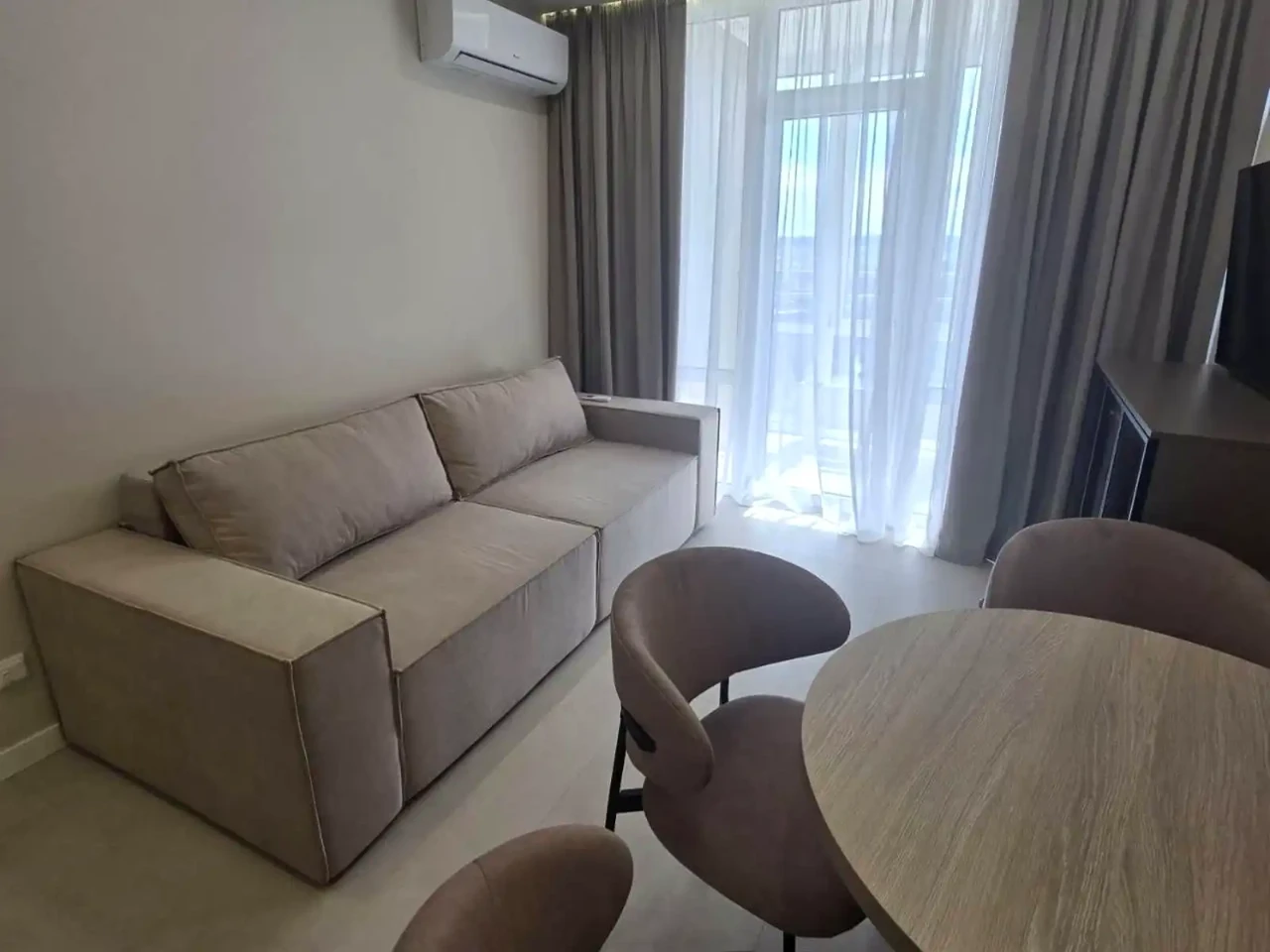 Rent of a 1-room apartment 45 sq m 4/25 floors