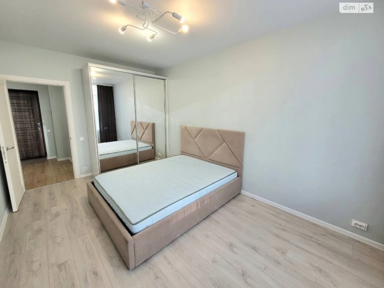 Long-Term Rental Apartment Podilsky