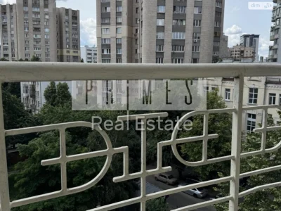 Sale of 4-room apartment in the center of Kyiv