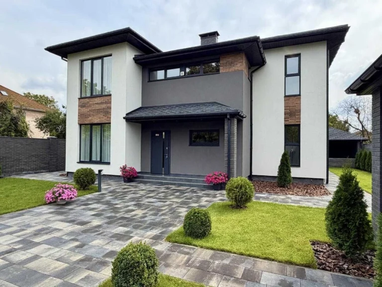 New house 190 sq.m with premium renovation, gas and plot