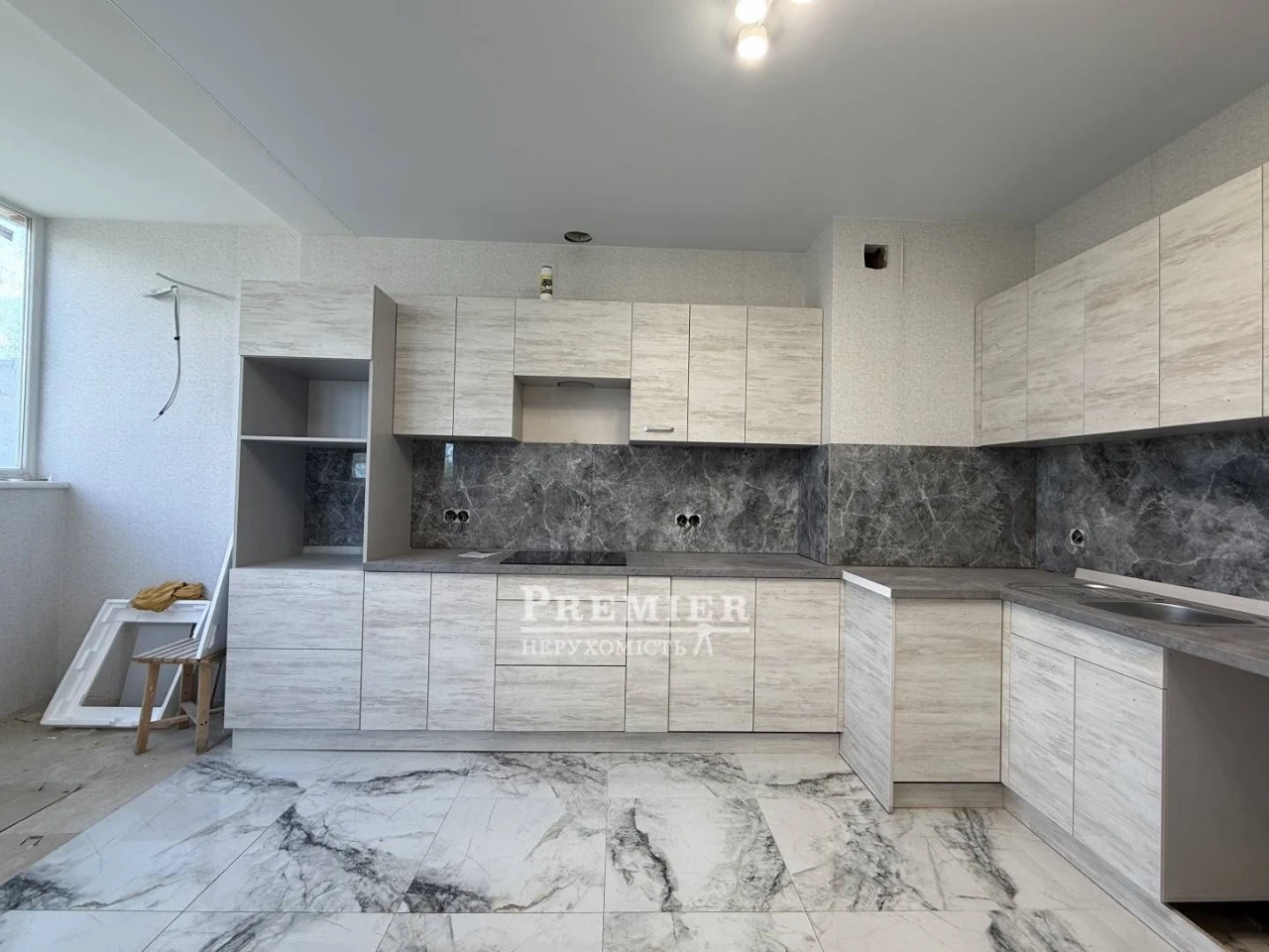 Large 1 bedroom apartment 53 square meters on Tairova Street