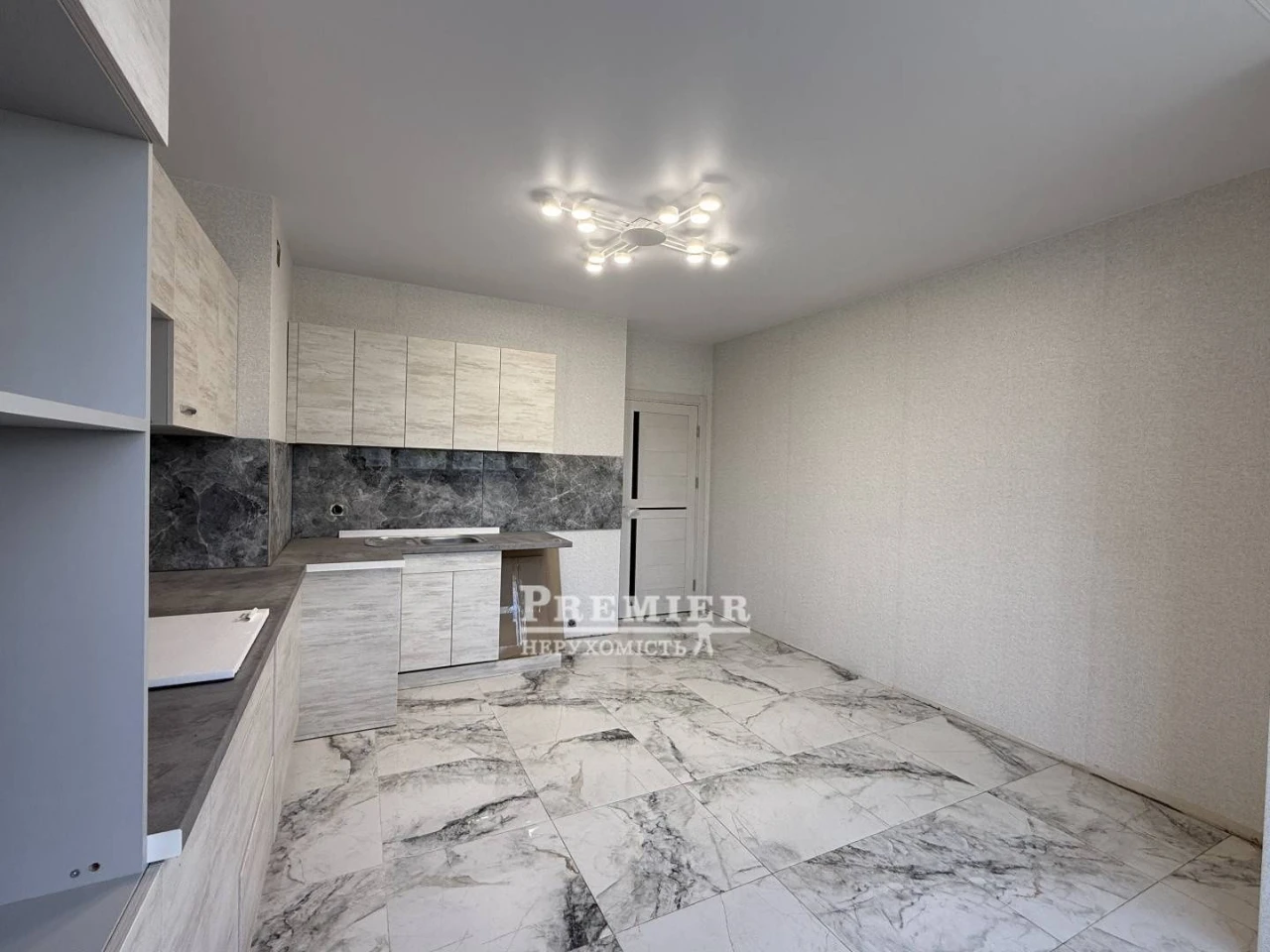 Large 1 bedroom apartment 53 square meters on Tairova Street