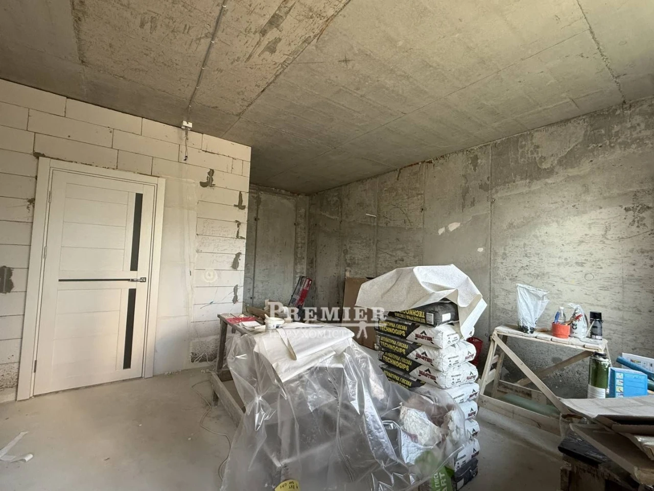Large 1 bedroom apartment 53 square meters on Tairova Street