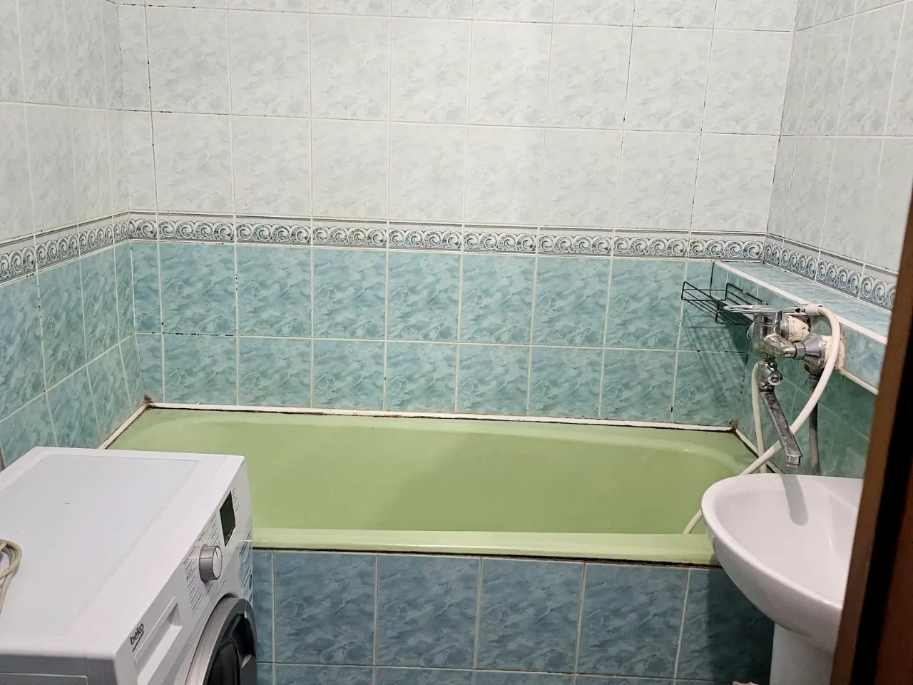 Rent of a 3-room apartment 72 sq m 13/16 floor