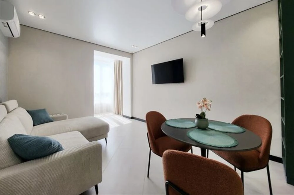 Academic. Apartment with designer renovation. FULLY EQUIPPED