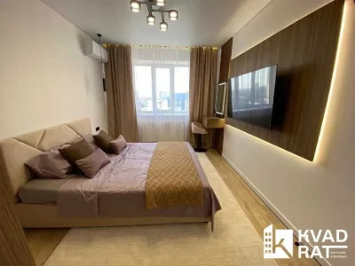 Укомплектована двокімнатна квартира в центрі міста на зручно