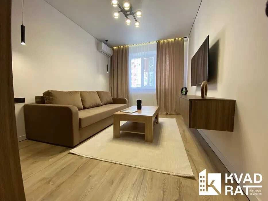 Укомплектована двокімнатна квартира в центрі міста на зручно