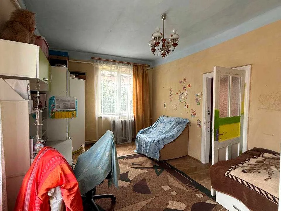 Apartment. Ivano-Frankivsk, Vygivskho St.