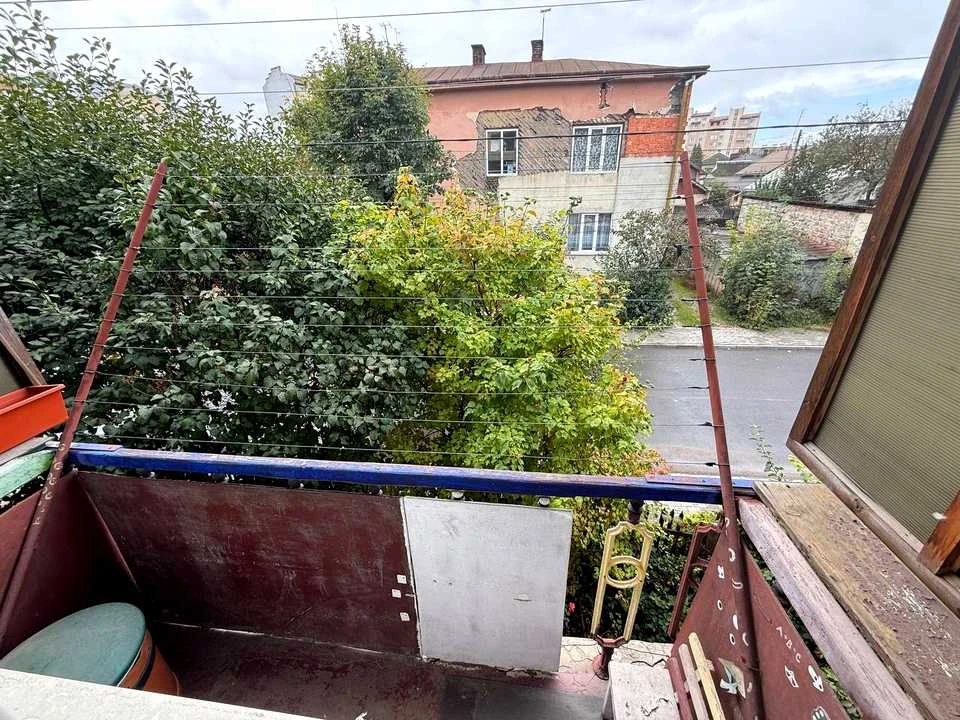Apartment. Ivano-Frankivsk, Vygivskho St.