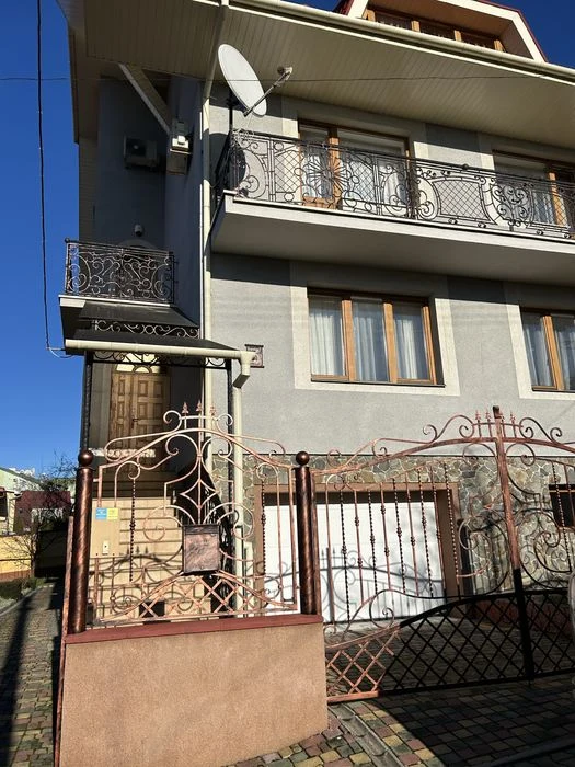 Продам будинок в центрі міста