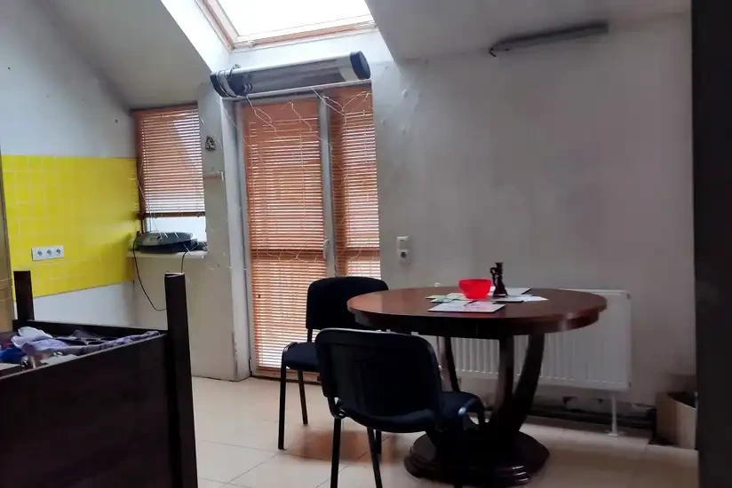 Продам 3к квартиру в центре возле метро