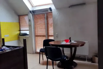 Продам 3к квартиру в центре возле метро