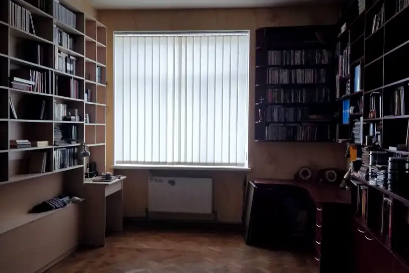 Продам 3к квартиру в центре возле метро