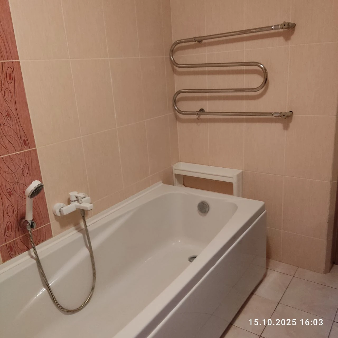 Продам 3к квартиру в центре возле метро