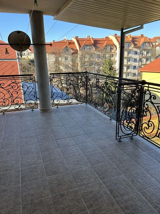 Продам будинок в центрі міста