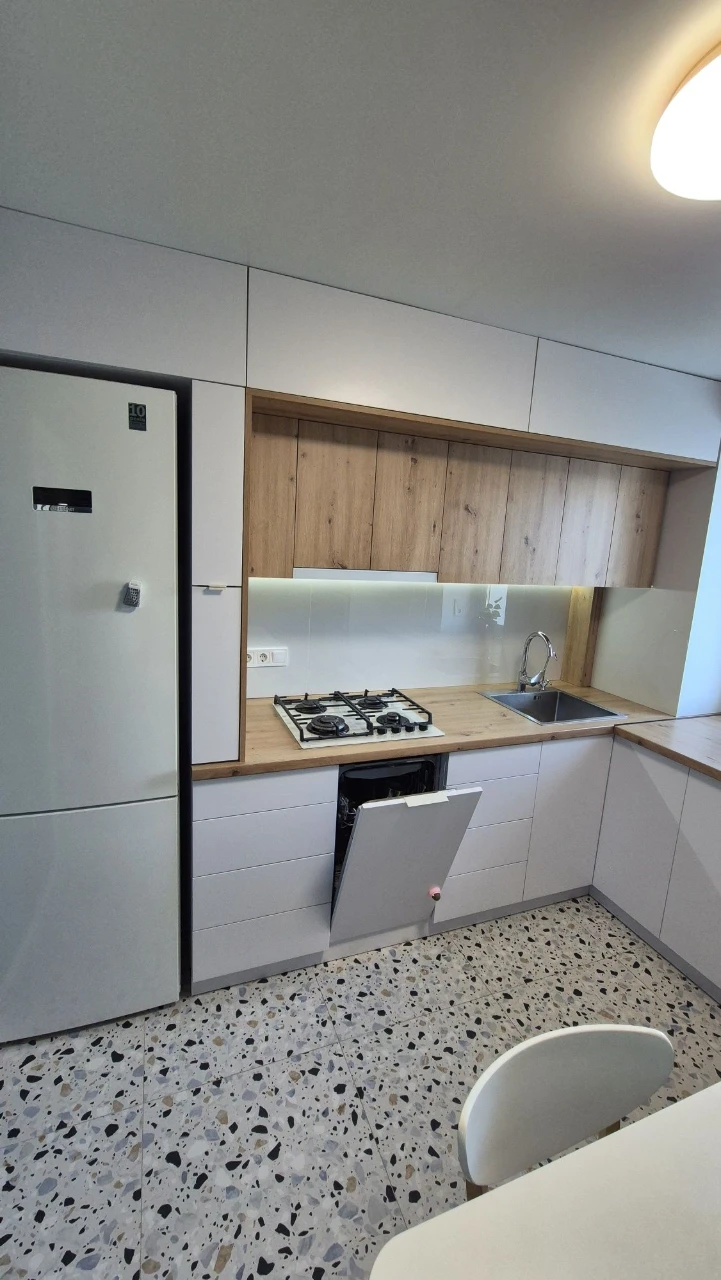 2-room apartment renovated, with furniture and economical heating, St.