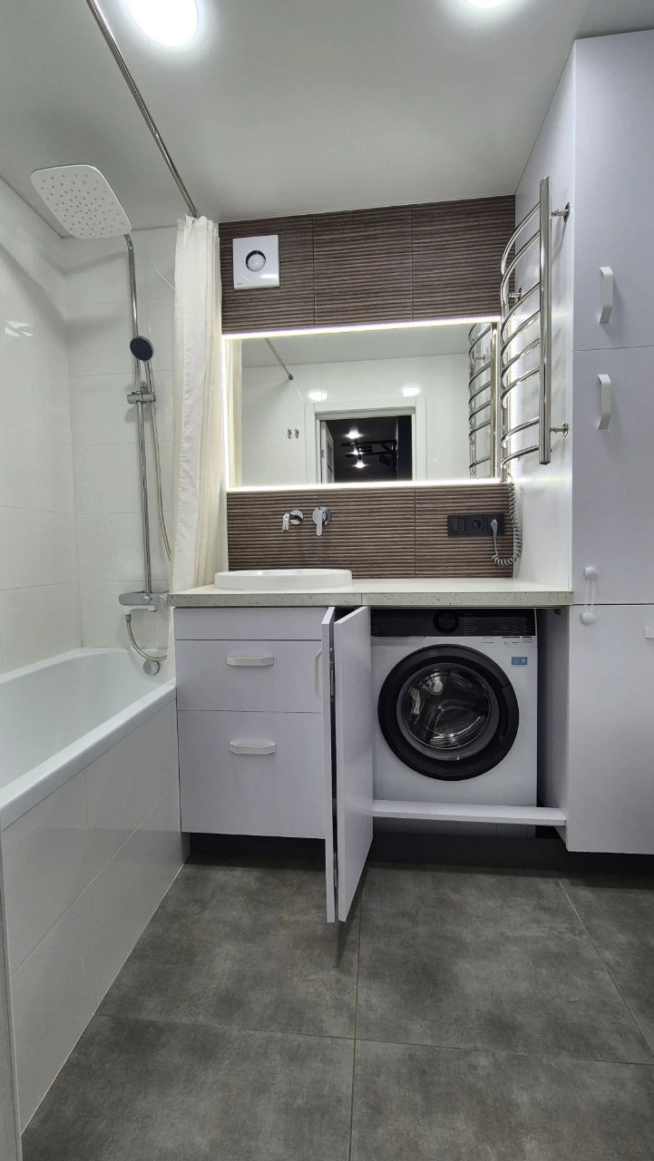 2-room apartment renovated, with furniture and economical heating, St.