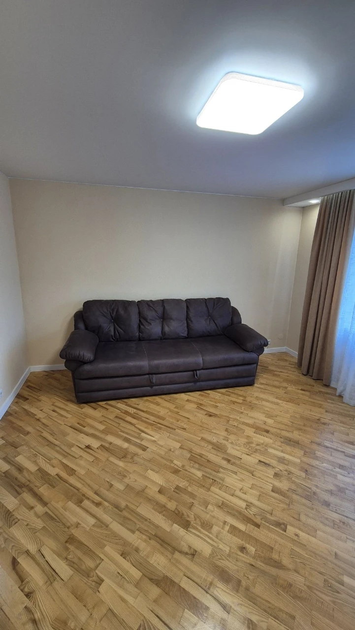 2-room apartment renovated, with furniture and economical heating, St.