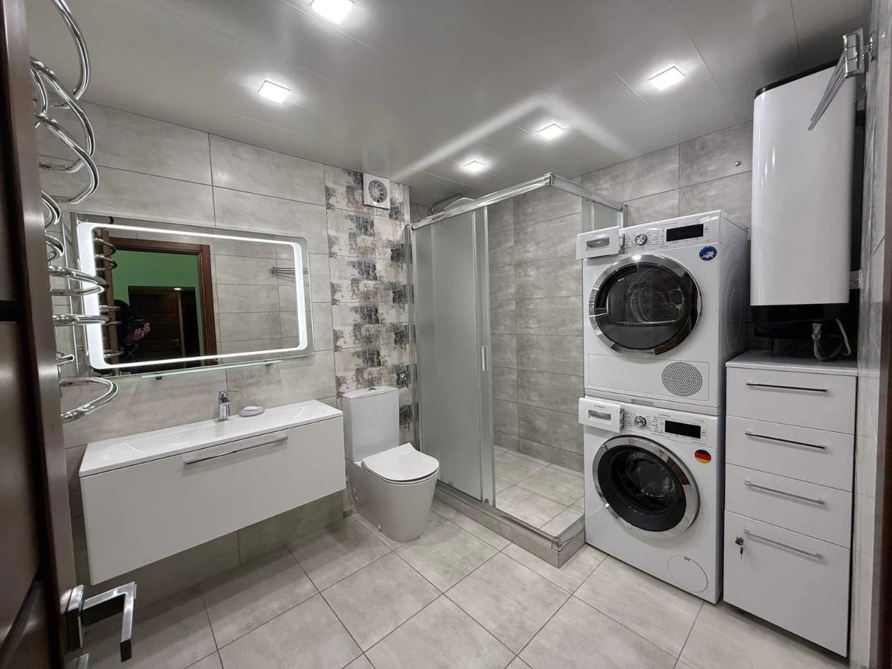 For Sale: 3-room apartment in a club house Dnipro center