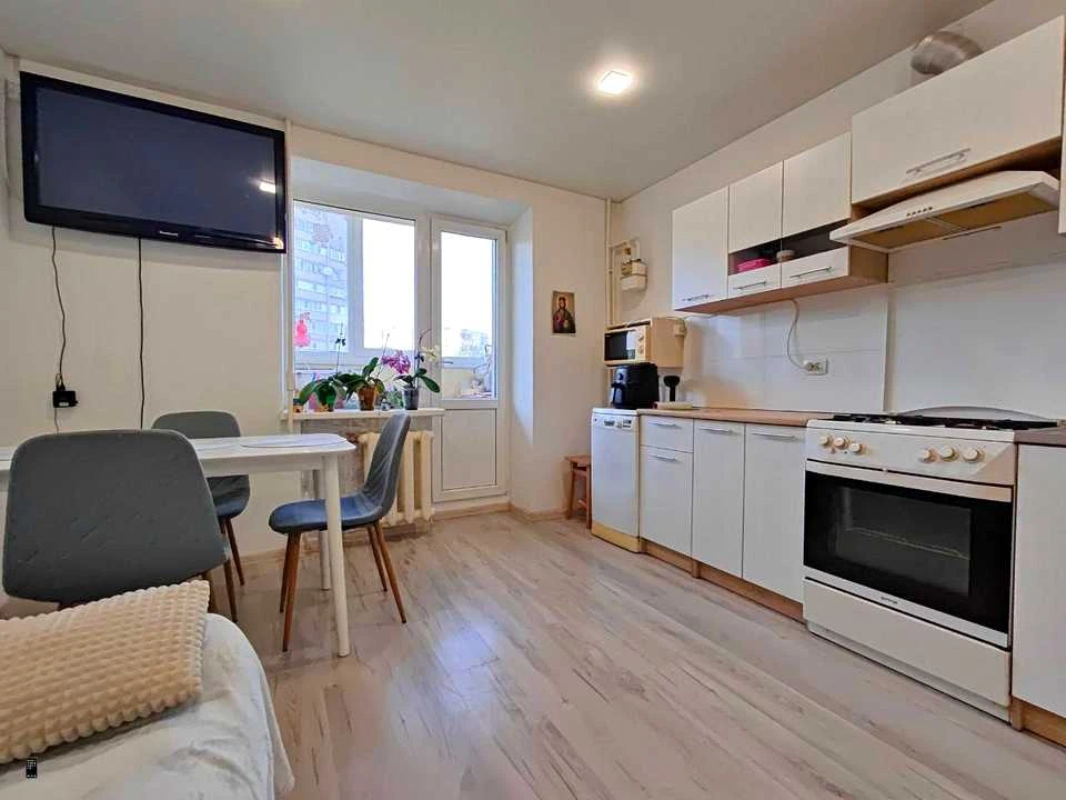 Apartment. Dnipro, Topolyna St.