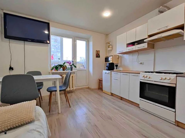 Apartment. Dnipro, Topolyna St.