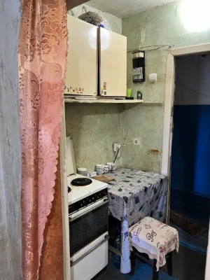 Терміново продається квартира типу "гостинка" на вулиці Киргізській