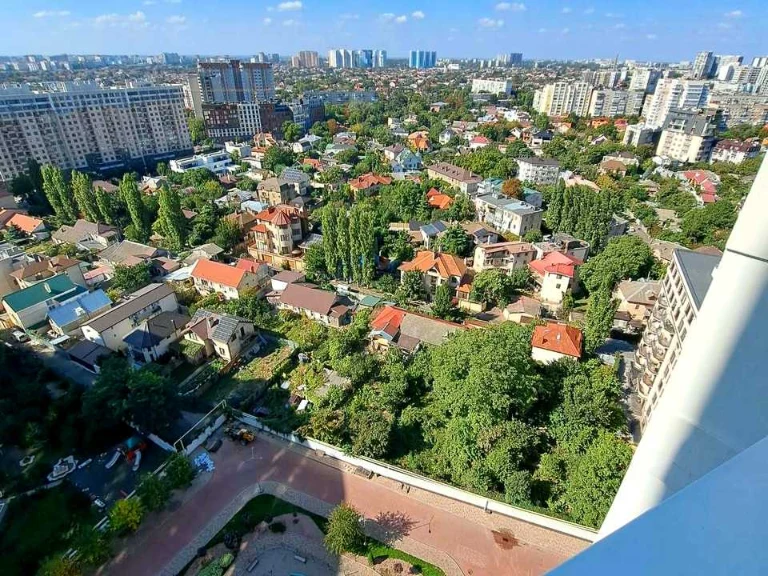 Apartment. Odessa, Kompasniy Prospect.