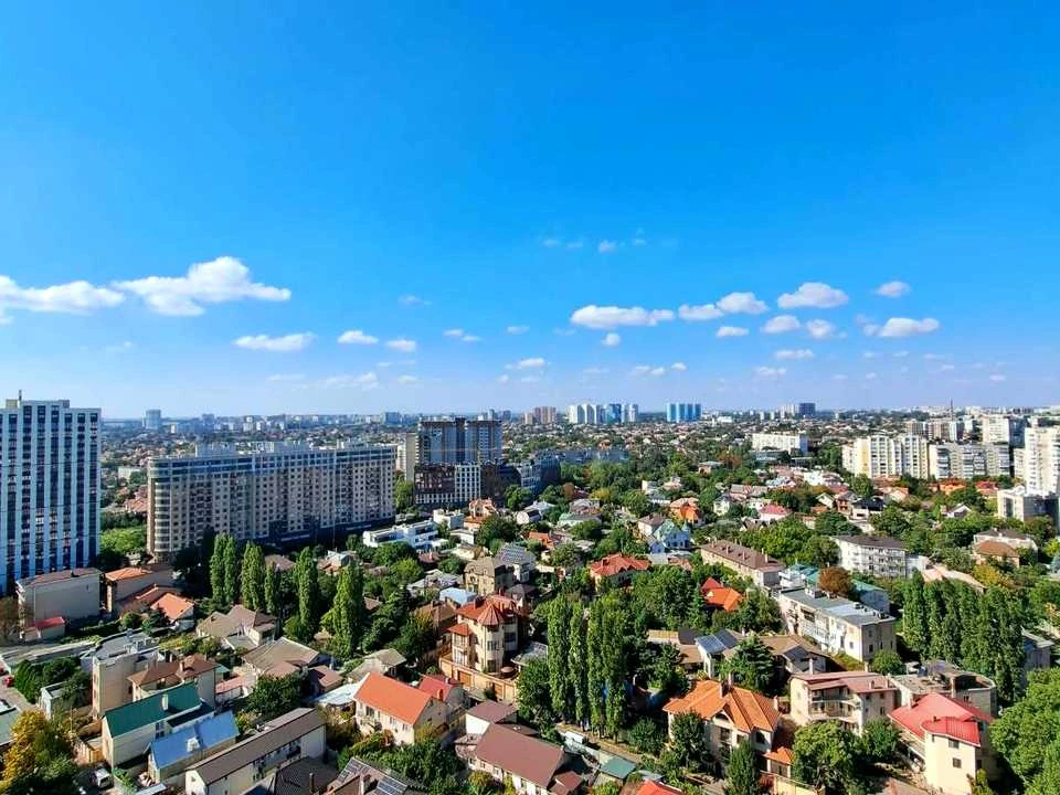 Apartment. Odessa, Kompasniy Prospect.