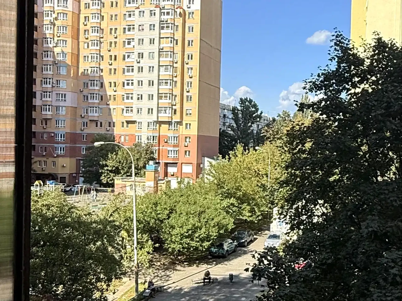Rent of a 3-room apartment 70 sq.m 4/16 floor