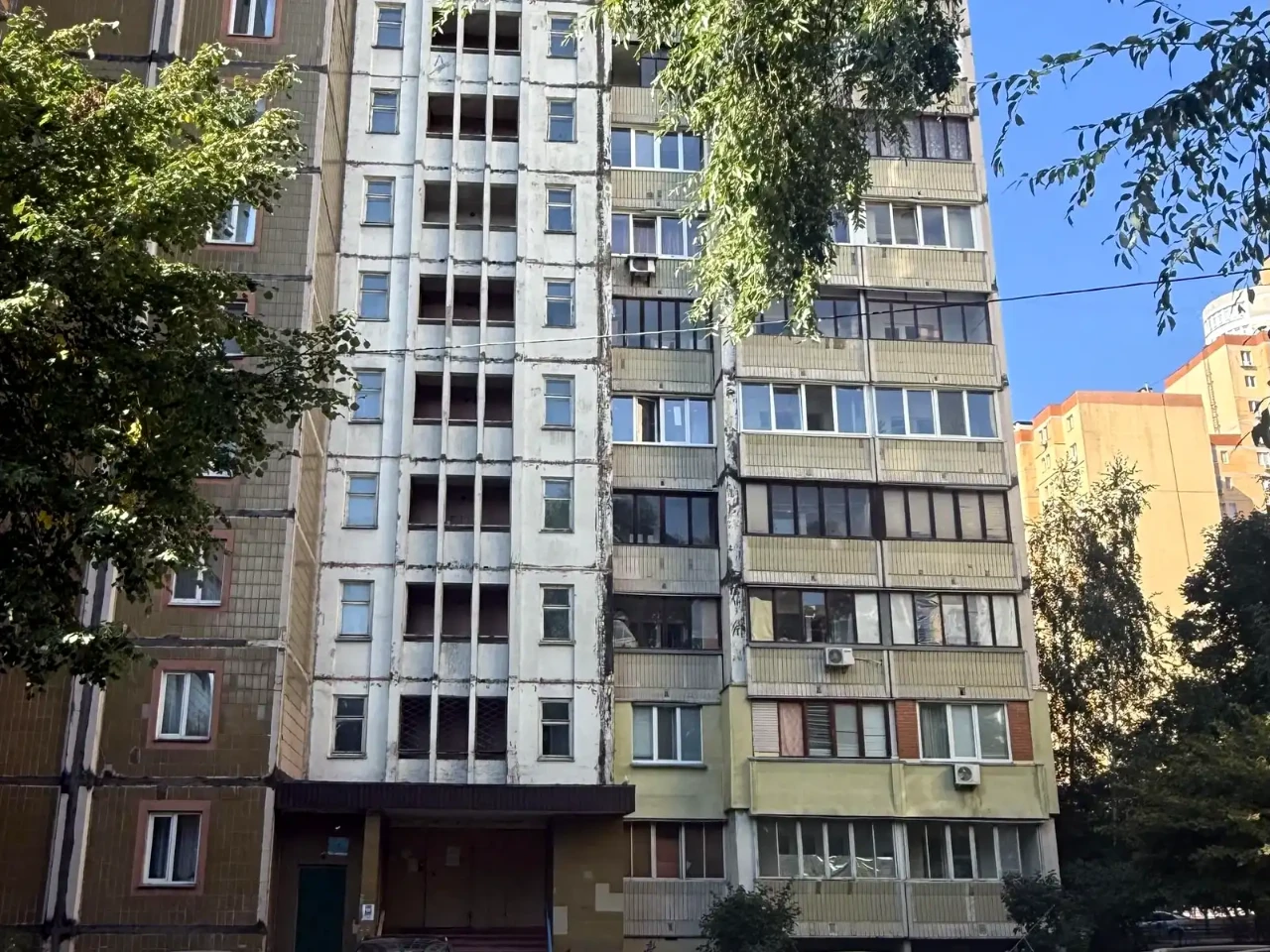 Rent of a 3-room apartment 70 sq.m 4/16 floor