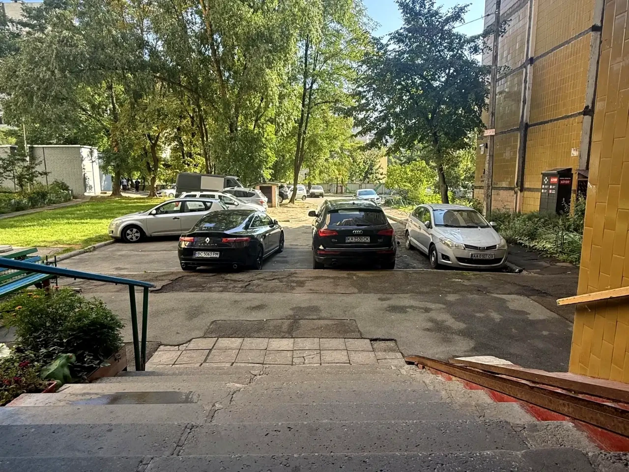 Rent of a 3-room apartment 70 sq.m 4/16 floor
