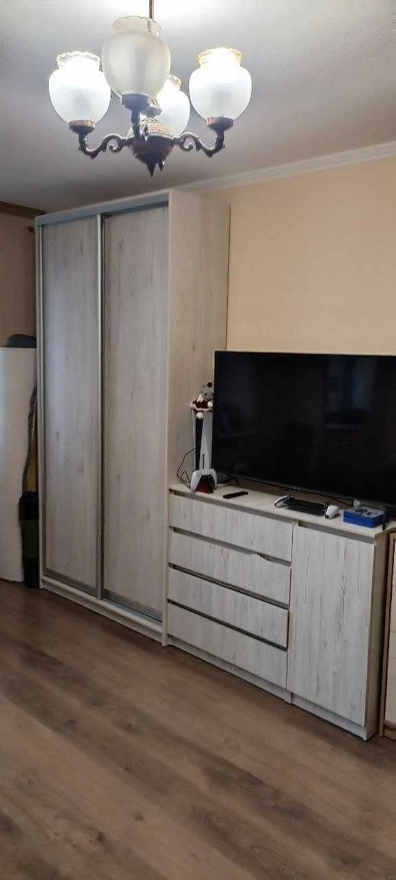 Продам однокімнатну  затишну квартиру в цегляному будинку на