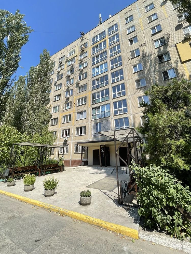 Sale of 1 apartment at Victory 6, Dobrovoliv 10